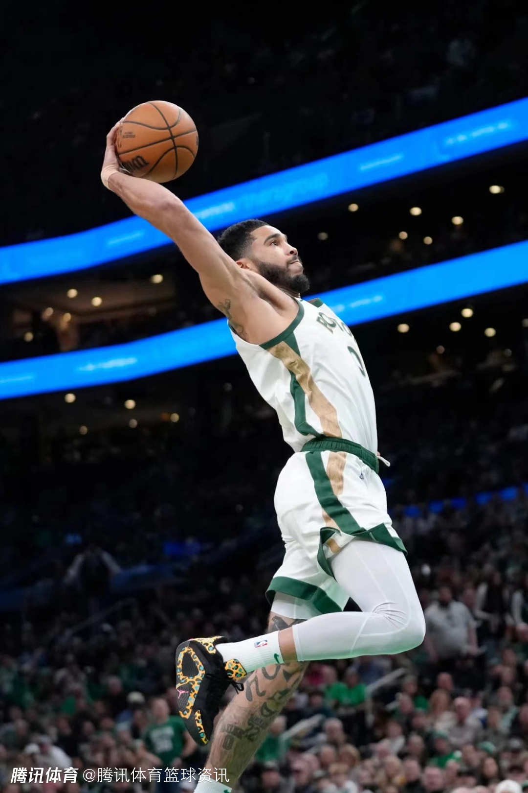 PG电子-关于塔图姆连续十场比赛得分超过高光表现，勇士挑战极限！的信息