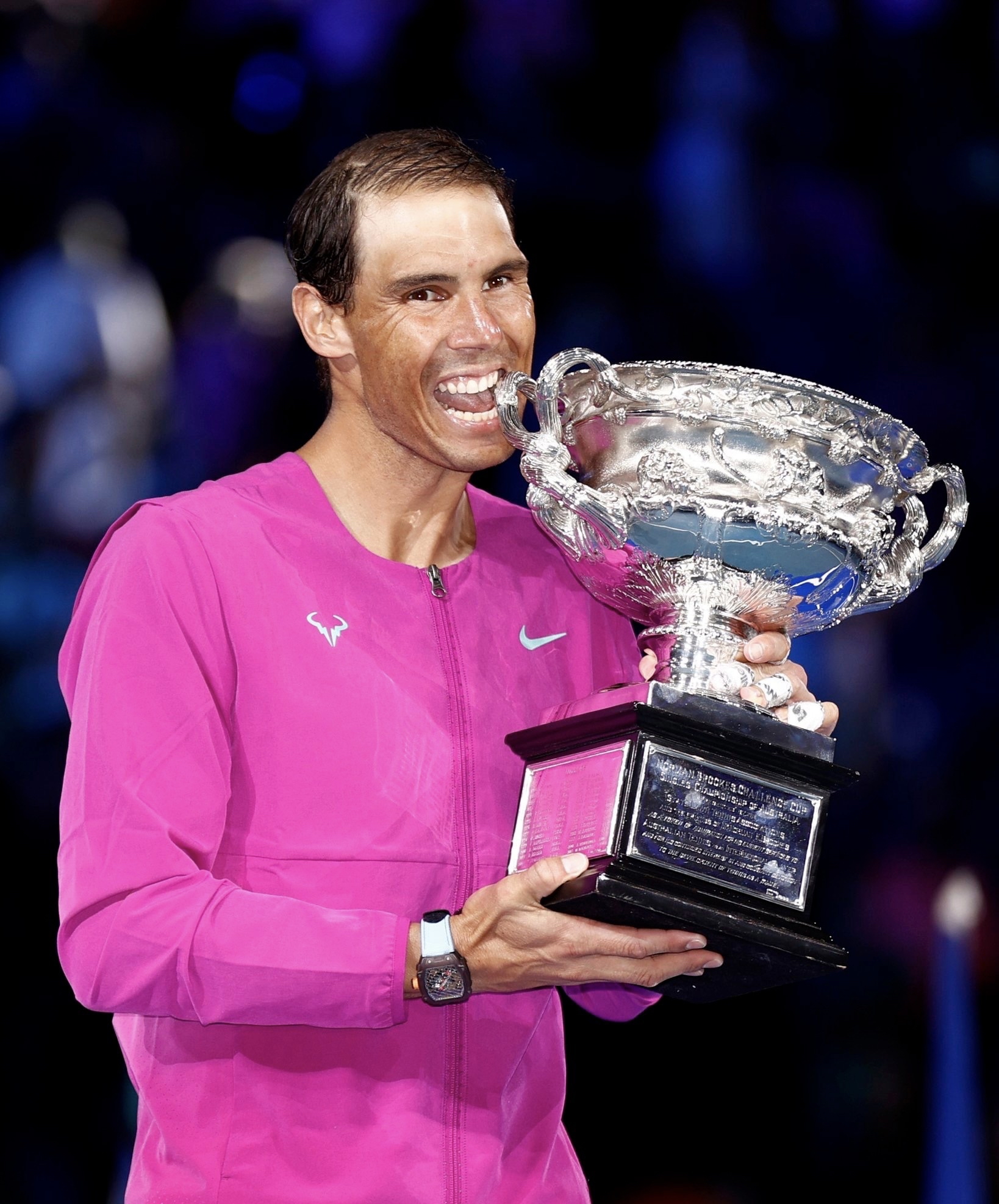 PG电子-纳达尔回归赛场，精彩发挥首场状态亮眼，公牛观众沸腾！的简单介绍